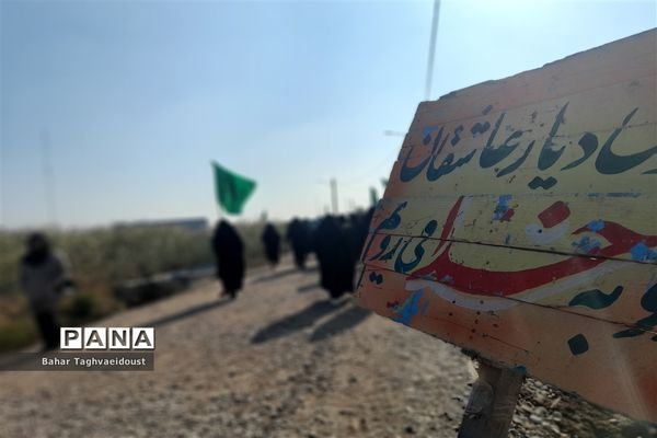 دانش‌آموزان راهیان نور در جوار لاله‌های رود اروند