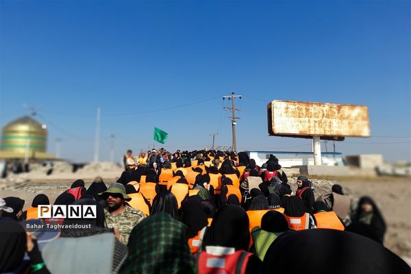 دانش‌آموزان راهیان نور در جوار لاله‌های رود اروند