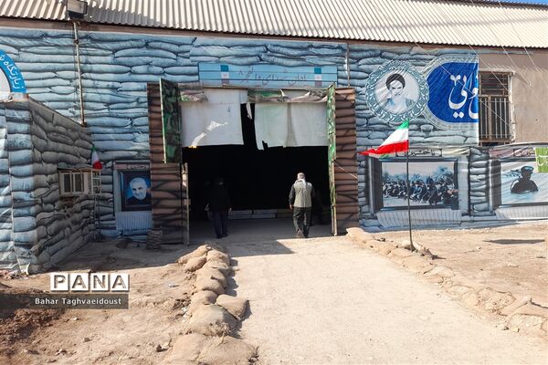 دانش‌آموزان راهیان نور در جوار لاله‌های رود اروند