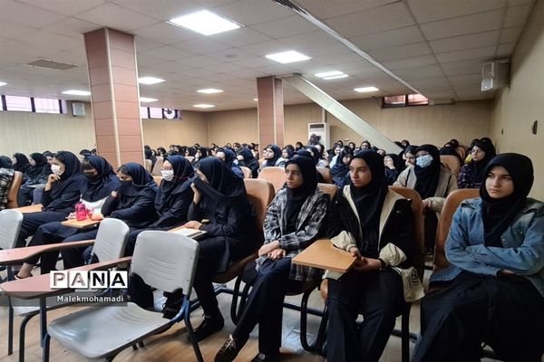 برگزاری مراسم شهادت حضرت فاطمه زهرا(س) در دبیرستان فرهنگ ۱۳