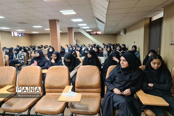 برگزاری مراسم شهادت حضرت فاطمه زهرا(س) در دبیرستان فرهنگ ۱۳