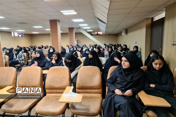 برگزاری مراسم شهادت حضرت فاطمه زهرا(س) در دبیرستان فرهنگ ۱۳