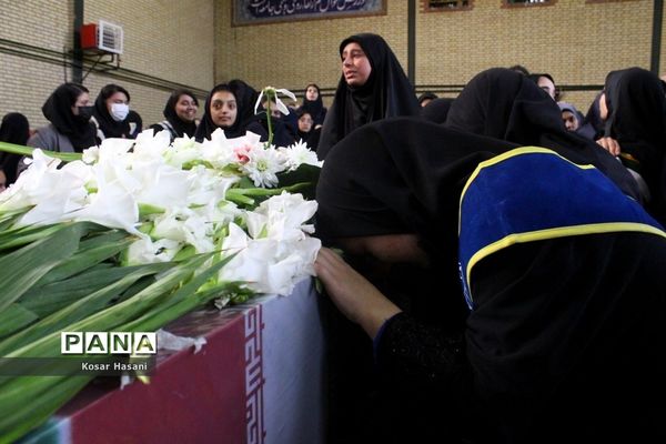 برگزاری مراسم استقبال از شهید گمنام در دبیرستان سمیه ناحیه ۲ تبریز