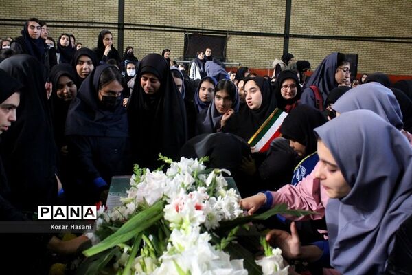 برگزاری مراسم استقبال از شهید گمنام در دبیرستان سمیه ناحیه ۲ تبریز