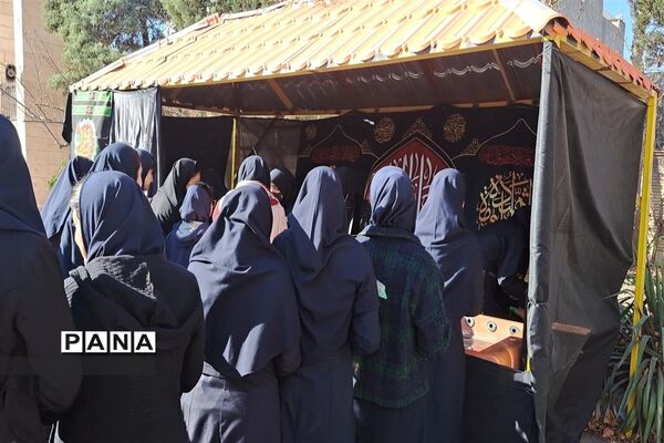 خادمی دانش‌آموزان در موکب فاطمی دبیرستان مهشید مصلی‌نژاد