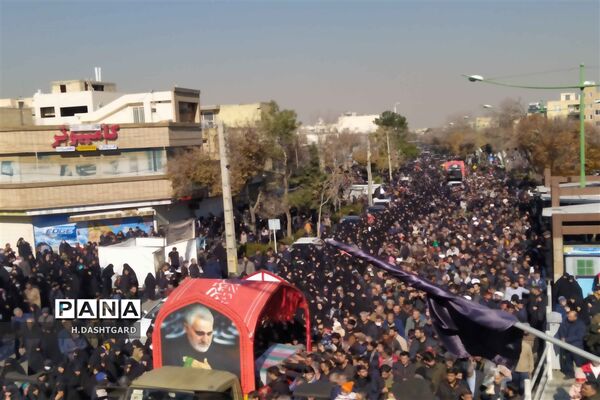 تشییع پیکر شهیدان گمنام در اصفهان