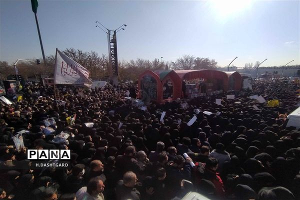 تشییع پیکر شهیدان گمنام در اصفهان