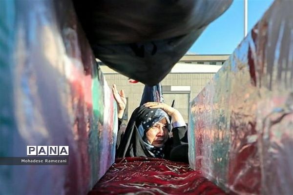 استقبال پرشور عاشقان فاطمی از کاروان شهدای گمنام