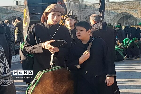 استقبال پرشور عاشقان فاطمی از کاروان شهدای گمنام
