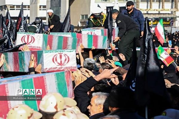 استقبال پرشور عاشقان فاطمی از کاروان شهدای گمنام