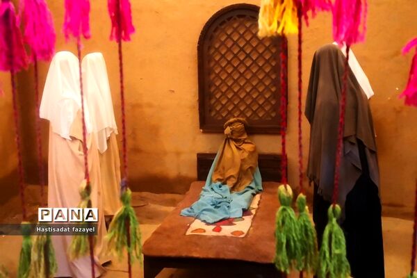 بازدید دانش‌آموزان دماوندی از نمایشگاه حدیث غربت دماوند