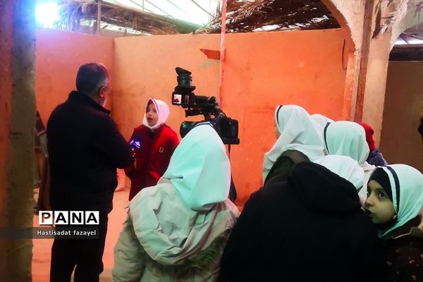 بازدید دانش‌آموزان دماوندی از نمایشگاه حدیث غربت دماوند