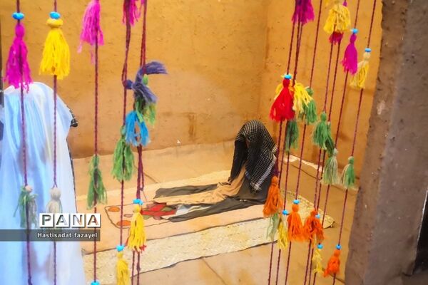 بازدید دانش‌آموزان دماوندی از نمایشگاه حدیث غربت دماوند