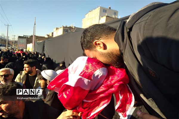 مراسم تشییع پیکر مطهر شهید گمنام همزمان با عزاداری به مناسبت شهادت حضرت فاطمه(س) در مشهد