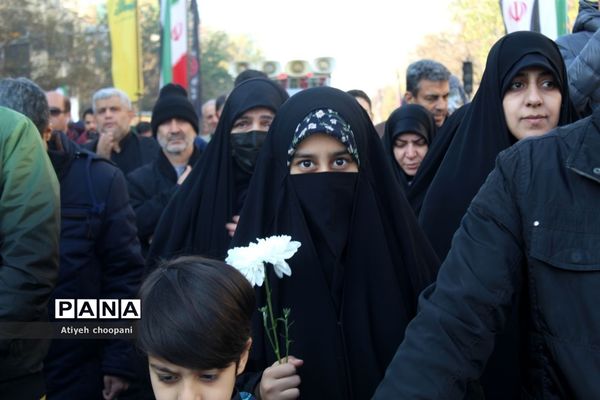 آیین تشییع پیکر مطهر ۱۱۰شهید والامقام گمنام دفاع مقدس در شهر تهران