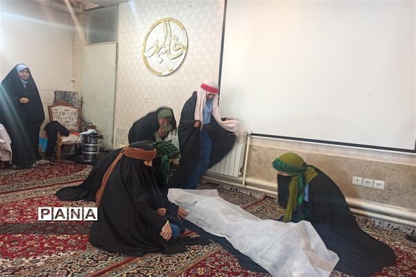 هنرنمایی دختران دبستانی در مشهد در سوگ زهرا سلام الله علیها با اجرای تاتر و سرود