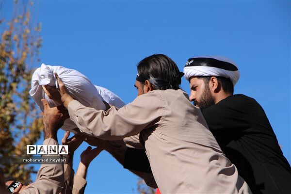 تشییع و خاکسپاری پیکر شهید گمنام در پارک کوهستان یزد