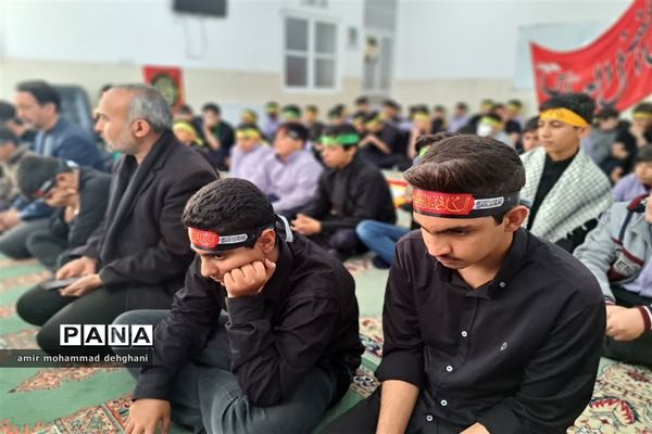 پای درس‌های فاطمیِ امام جمعه شهر