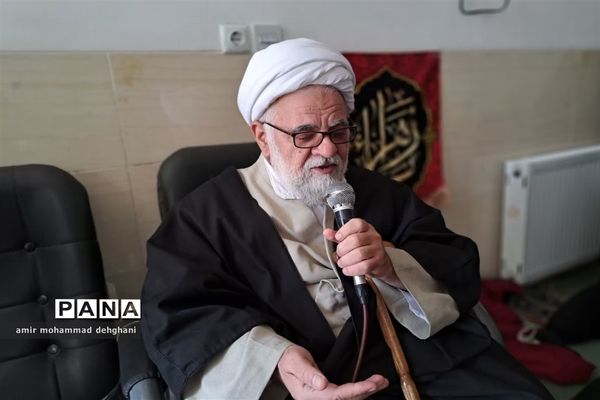 پای درس‌های فاطمیِ امام جمعه شهر