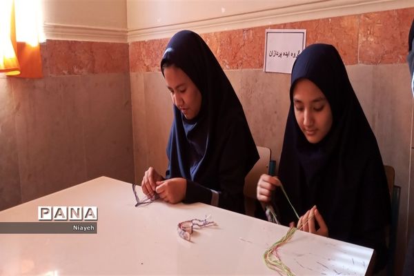 برگزاری مسابقه به‌مناسبت هفته‌ی‌ کارگاه در آموزشگاه نوشین بختیاری جوادآباد