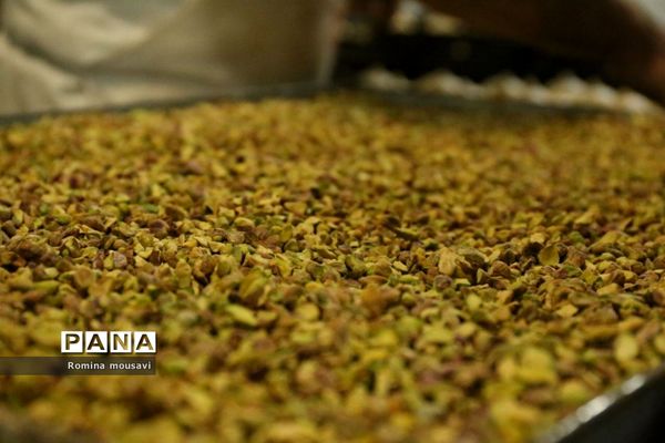 یک روز در کارگاه تهیه «قرابیه»