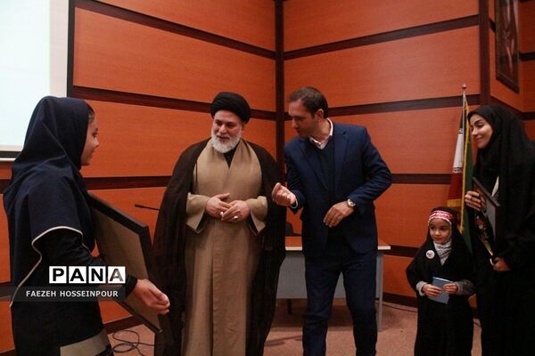 تجلیل از خانواده شهید امیر کمندی