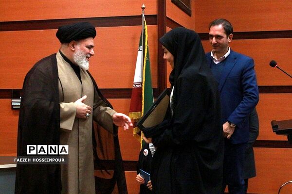 تجلیل از خانواده شهید امیر کمندی