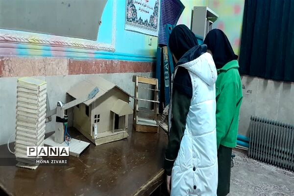 نمایشگاه پژوهشی در آموزشگاه حاج رضا اسماعیل ناحیه یک بهارستان