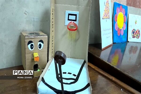 نمایشگاه پژوهشی در آموزشگاه حاج رضا اسماعیل ناحیه یک بهارستان