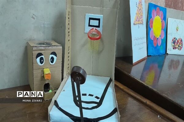 نمایشگاه پژوهشی در آموزشگاه حاج رضا اسماعیل ناحیه یک بهارستان