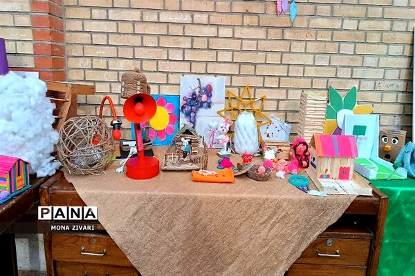 نمایشگاه پژوهشی در آموزشگاه حاج رضا اسماعیل ناحیه یک بهارستان