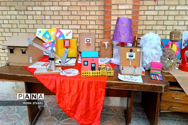 نمایشگاه پژوهشی در آموزشگاه حاج رضا اسماعیل ناحیه یک بهارستان