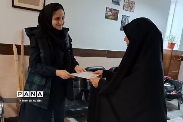 فعالیت‌های پژوهشگرانه در هنرستان ایثار۲ ناحیه یک شهرری