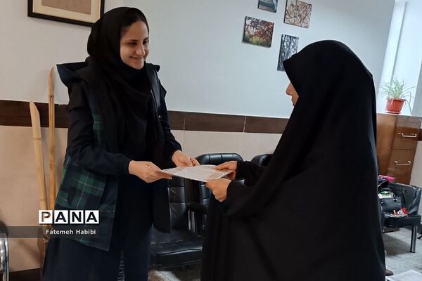 فعالیت‌های پژوهشگرانه در هنرستان ایثار۲ ناحیه یک شهرری