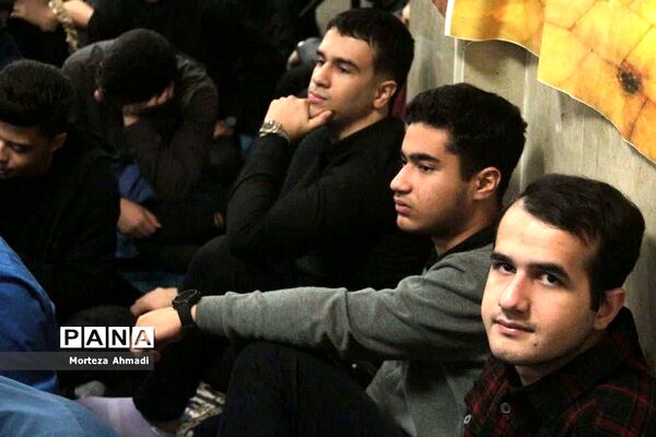 مراسم پرفیض زیارت عاشورا در دبیرستان آل یاسین(ع) ناحیه یک شهرری
