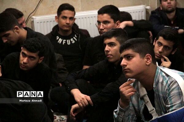 مراسم پرفیض زیارت عاشورا در دبیرستان آل یاسین(ع) ناحیه یک شهرری