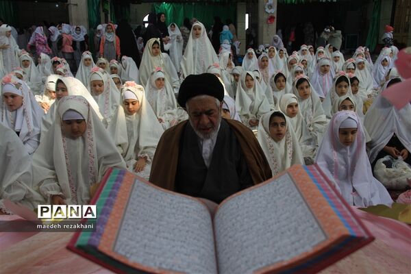 جشن تکلیف بیش از 1400 دانش‌آموز دختر ناحیه 2 قزوین