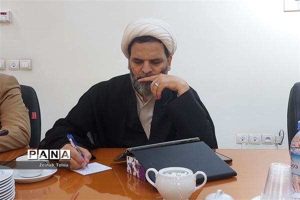 نشست معاون استاندار خراسان رضوی با تشکل‌های دانش‌آموزی ناحیه ۵