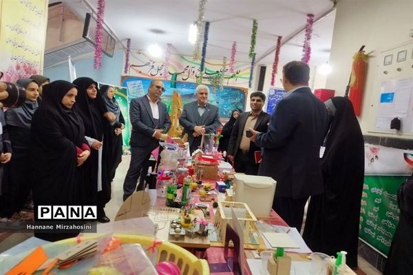 نمایشگاه آثار دست سازه دانش‌آموزان