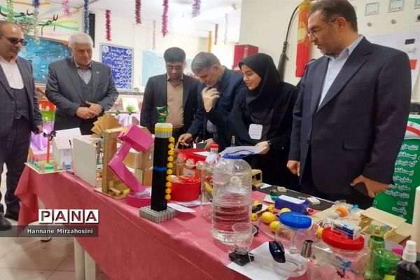 نمایشگاه آثار دست سازه دانش‌آموزان