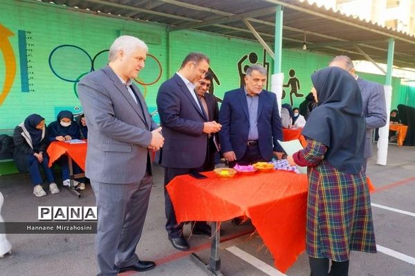 نمایشگاه آثار دست سازه دانش‌آموزان