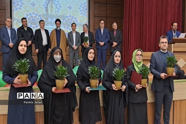 تقدیر از معلمان و دانش‌آموزان پژوهشگر شهرستان شهریار