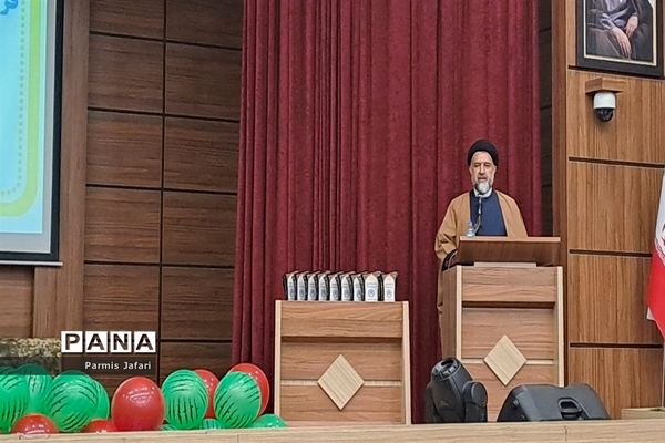 تقدیر از معلمان و دانش‌آموزان پژوهشگر شهرستان شهریار