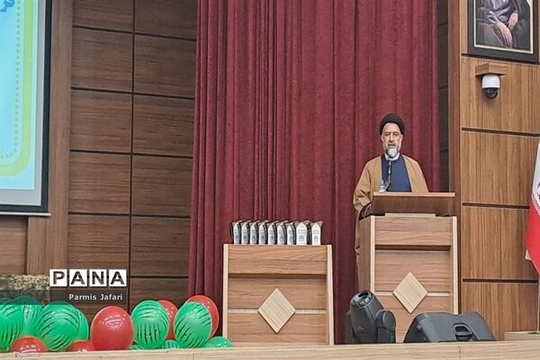 تقدیر از معلمان و دانش‌آموزان پژوهشگر شهرستان شهریار