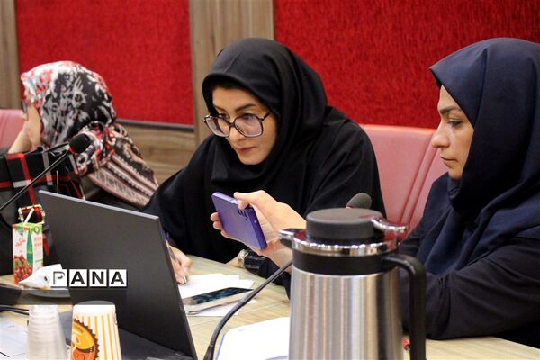 نشست تخصصی گروه‌های آموزشی مشاوران مناطق شهرستان‌های استان تهران