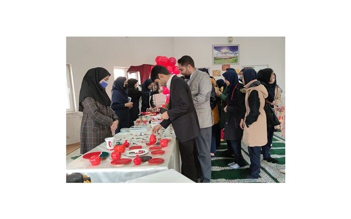 جشنواره شب یلدا در هنرستان بنت الهدی جلگه رخ افتتاح شد