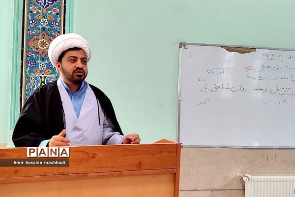 برگزاری کارگاه‌های تخصصی هفته پژوهش در دبیرستان ابن‌سینا رودهن