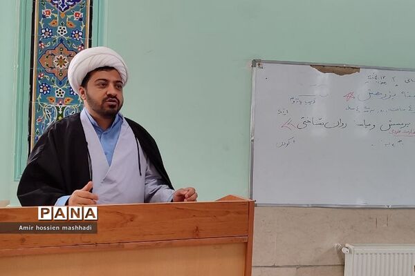 برگزاری کارگاه‌های تخصصی هفته پژوهش در دبیرستان ابن‌سینا رودهن