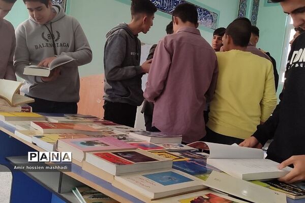 برگزاری کارگاه‌های تخصصی هفته پژوهش در دبیرستان ابن‌سینا رودهن