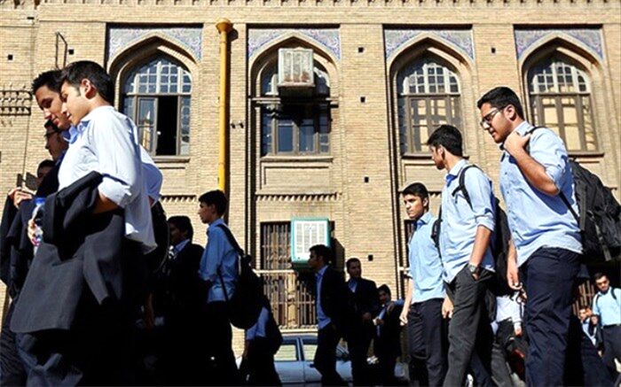 برگزاری کارسوق‌ و کارورزی‌های مختلف برای آشنایی دانش‌آموزان سمپاد با محیط کار